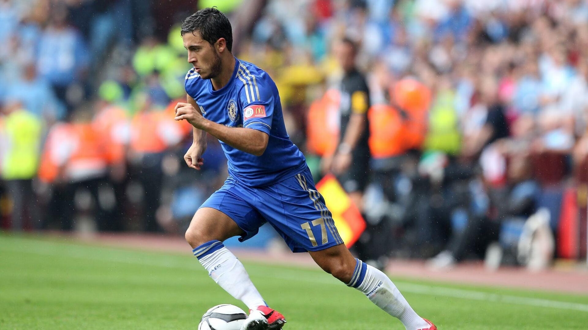 麦基翁蝉联仰泳三项冠军，麦基翁拿了几块金牌